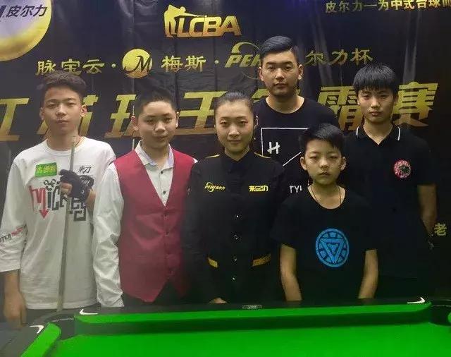 形成场地红 形成场地红